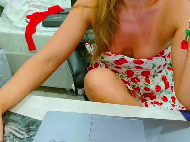 JuicyGloss webcam