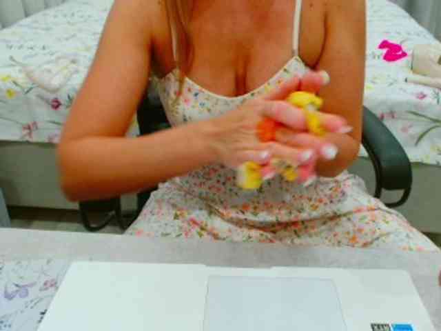 JuicyGloss webcam