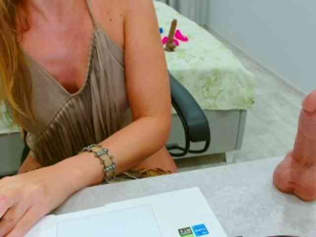 JuicyGloss webcam