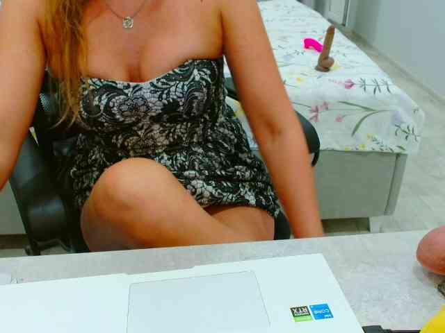 JuicyGloss webcam