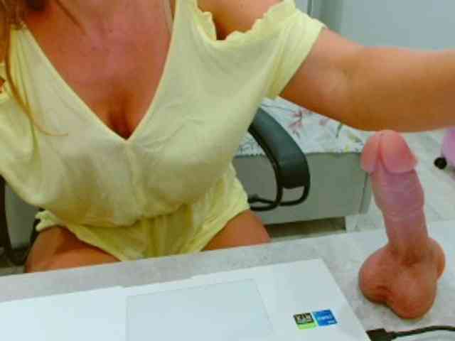 JuicyGloss webcam