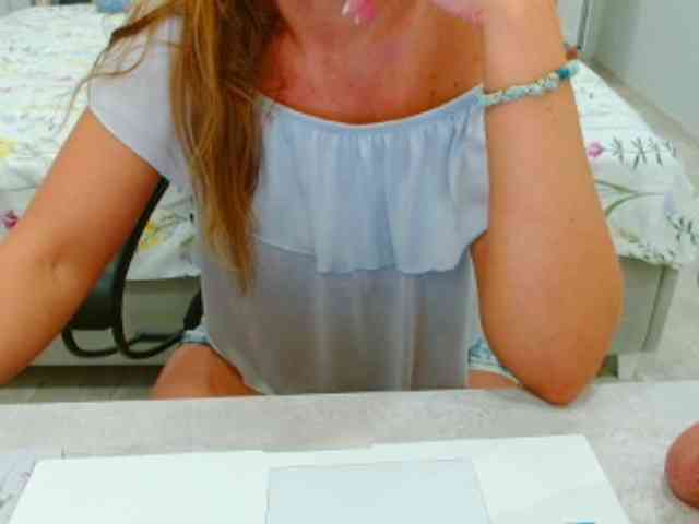 JuicyGloss webcam