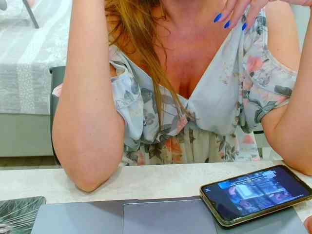 JuicyGloss webcam