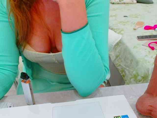 JuicyGloss webcam
