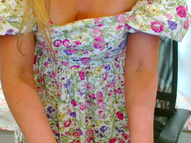 JuicyGloss webcam
