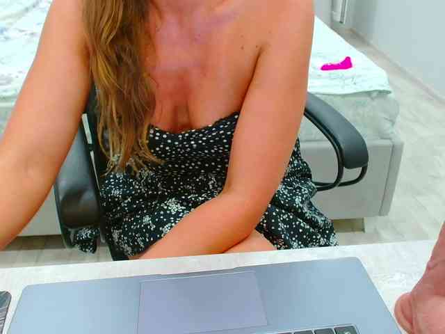 JuicyGloss webcam