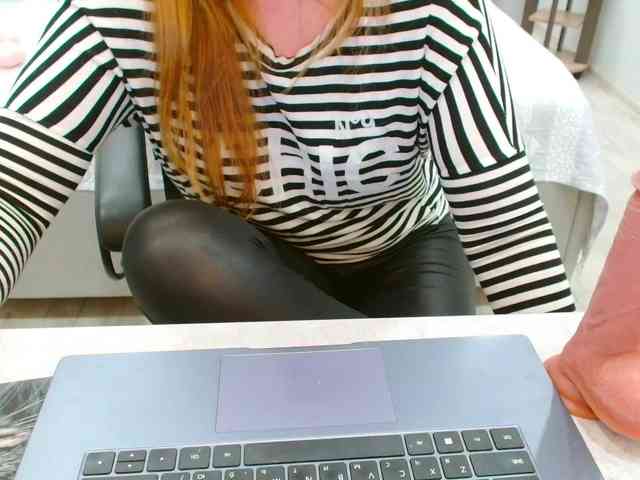 JuicyGloss webcam