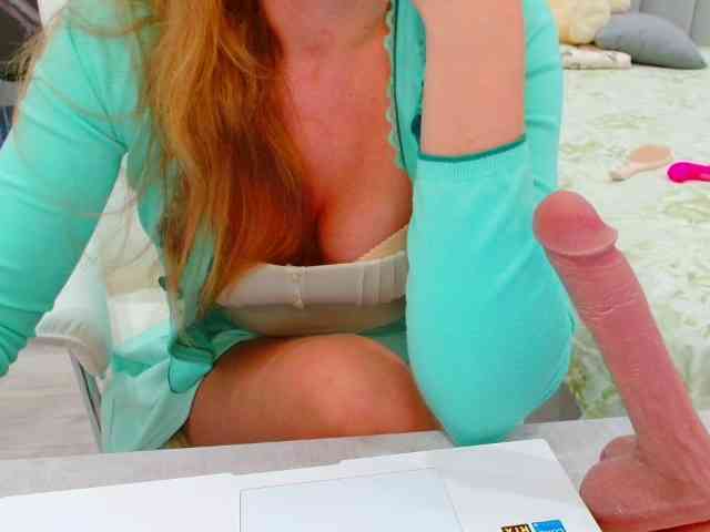 JuicyGloss webcam