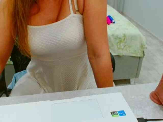JuicyGloss webcam