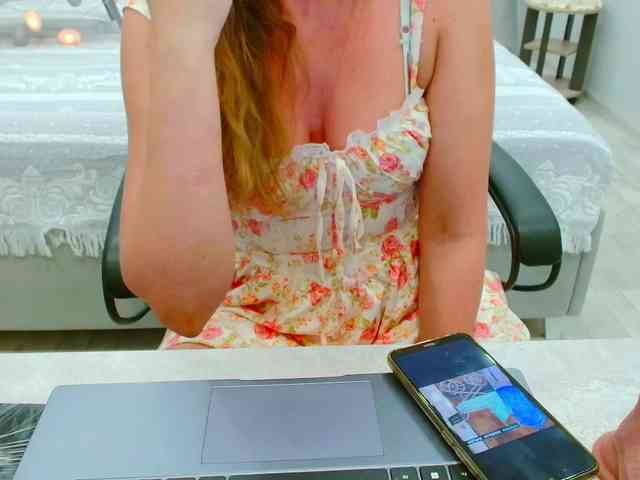 JuicyGloss webcam