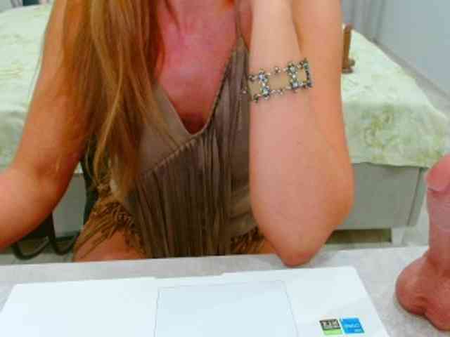 JuicyGloss webcam