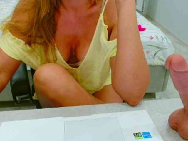 JuicyGloss webcam