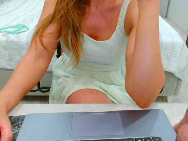 JuicyGloss webcam