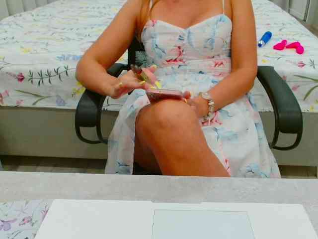 JuicyGloss webcam