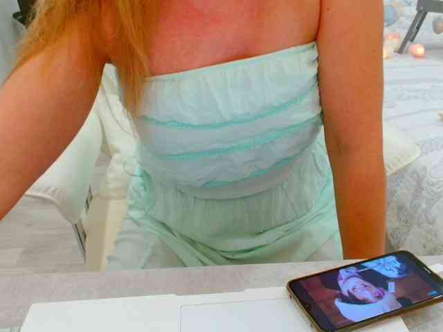 JuicyGloss webcam