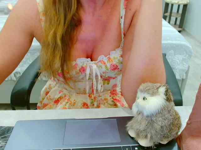 JuicyGloss webcam