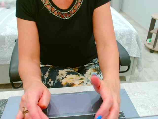 JuicyGloss webcam
