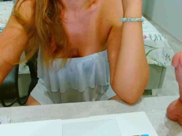 JuicyGloss webcam