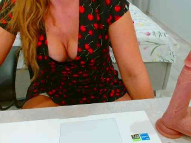 JuicyGloss webcam