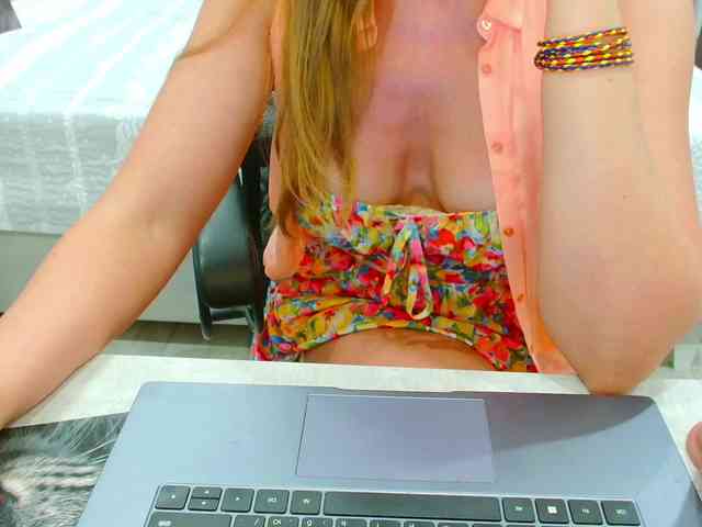 JuicyGloss webcam