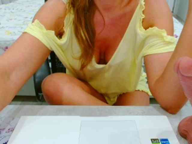 JuicyGloss webcam