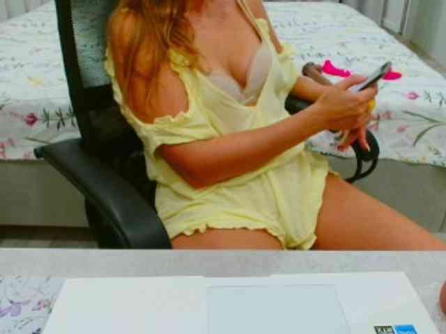 JuicyGloss webcam