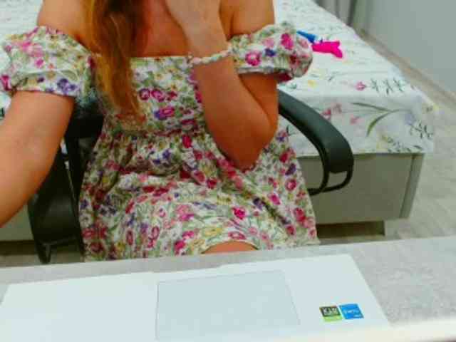 JuicyGloss webcam