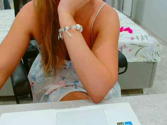 JuicyGloss webcam