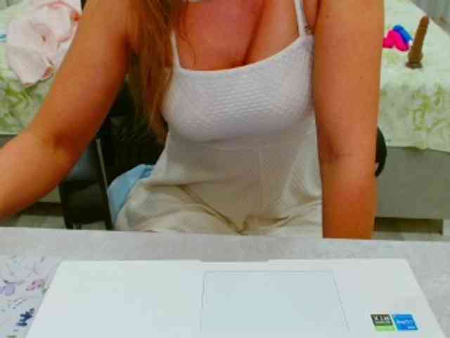 JuicyGloss webcam