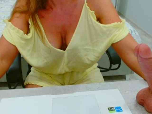 JuicyGloss webcam