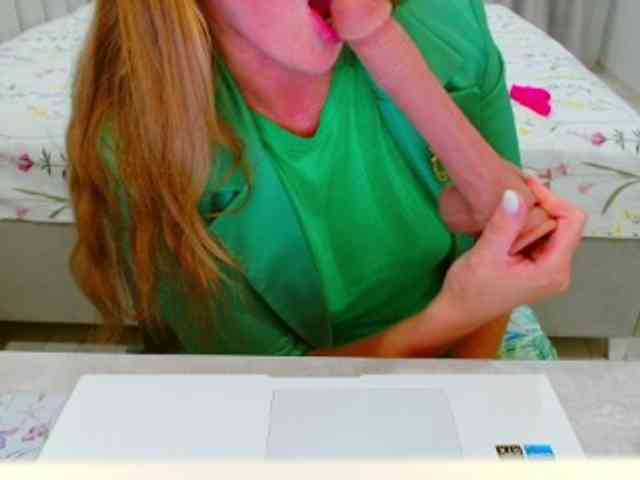 JuicyGloss webcam