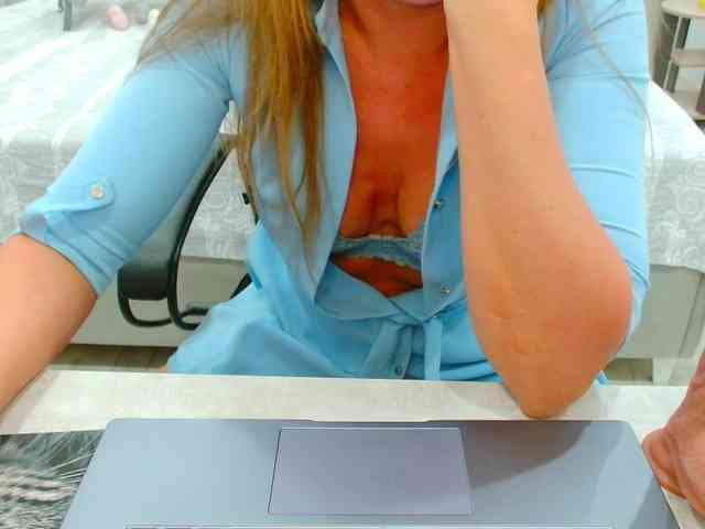 JuicyGloss webcam