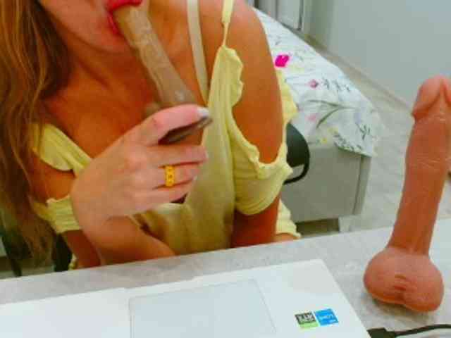 JuicyGloss webcam
