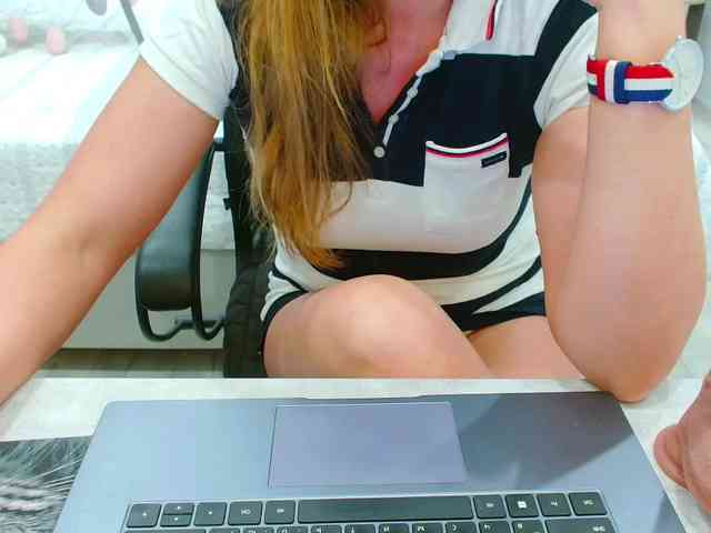 JuicyGloss webcam