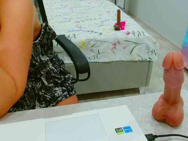 JuicyGloss webcam