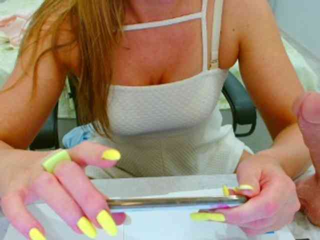 JuicyGloss webcam