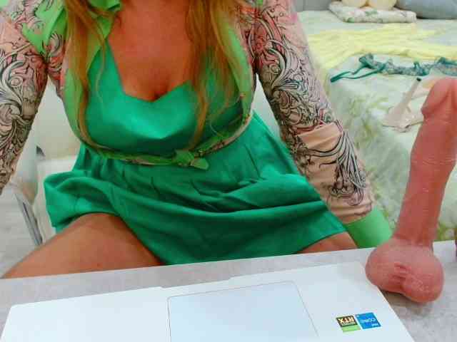 JuicyGloss webcam