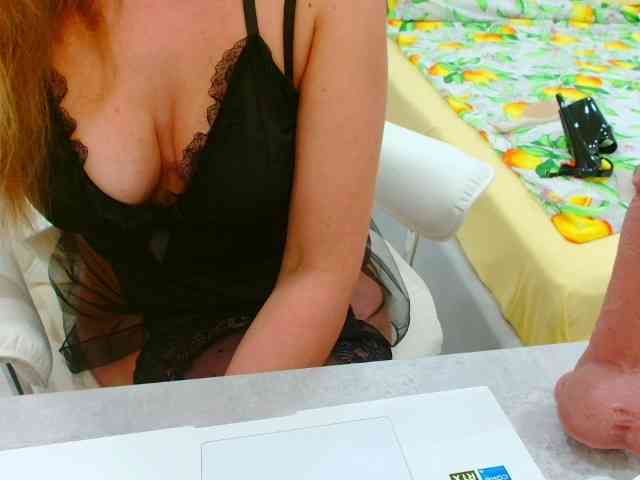 JuicyGloss webcam