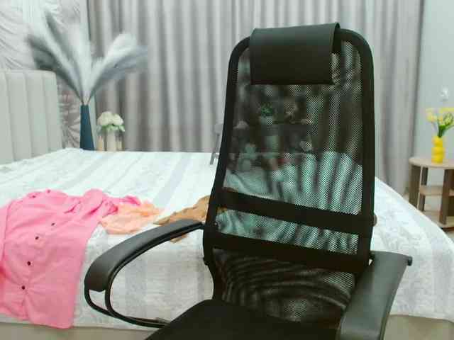 JuicyGloss webcam
