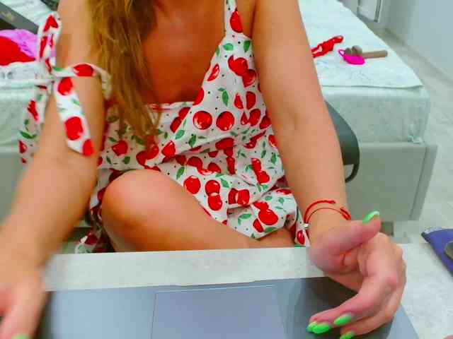 JuicyGloss webcam