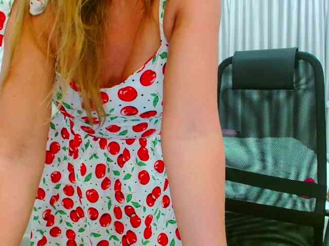 JuicyGloss webcam