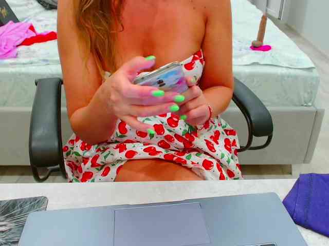 JuicyGloss webcam