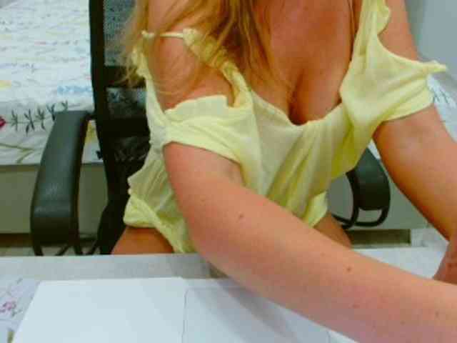 JuicyGloss webcam