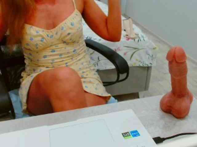 JuicyGloss webcam