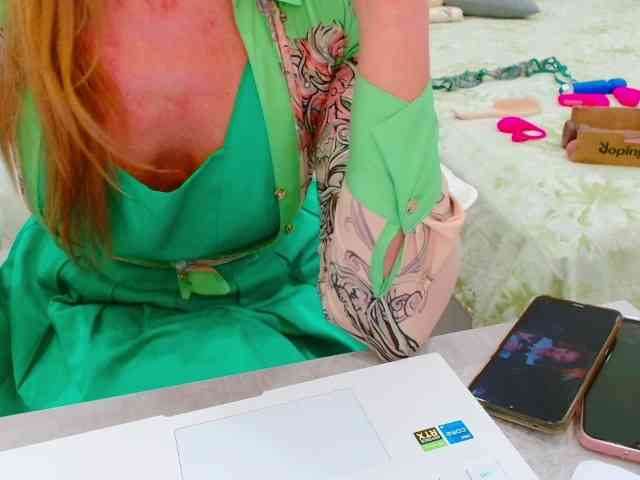 JuicyGloss webcam