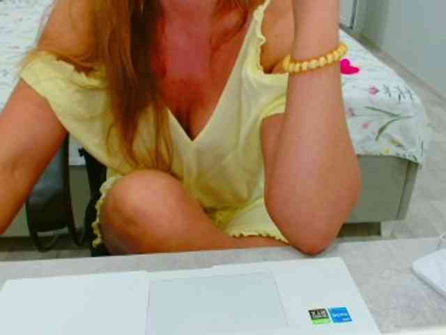JuicyGloss webcam
