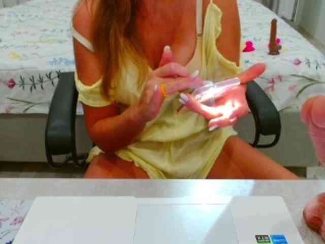 JuicyGloss webcam
