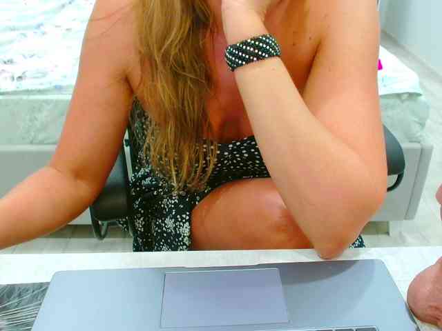 JuicyGloss webcam