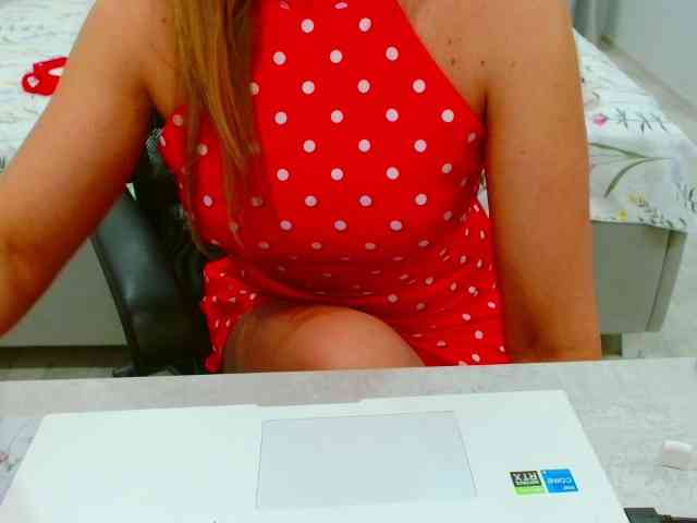 JuicyGloss webcam