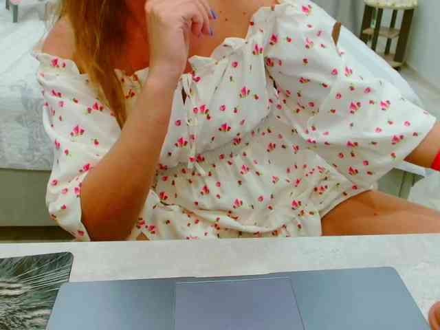 JuicyGloss webcam